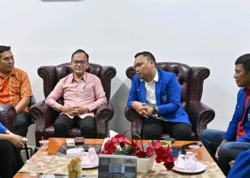 metrodeli/istimewa Pelaksana Tugas (Plt) Kepala Dinas Komunikasi dan Informatika (Diskominfo) Provinsi Sumut Porman Mahulae menerima audiensi Pengurus Gerakan Angkatan Muda Kristen Indonesia (GAMKI) Sumut di Ruang Kadis Kominfo Sumut, Jalan H.M. Said Medan, Kamis 7 Agustus 2025.