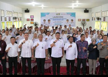 metrodeli/istimewa CKG : Gubsu M Bobby Nasution didampingi Bupati Serdangbedagai Darma Wijaya meluncurkan program CKG anak sekolah se-Sumut, secara daring di SMAN 1 Perbaungan, Sergai, Rabu 20 Agustus 2025.
