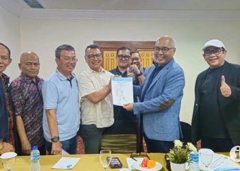 metrodeli/istimewa KONGRES PERSATUAN: Kepala LKBN Antara Akhmad Munir alias Cak Munir menerima dukungan dari sejumlah pimpinan PWI daerah termasuk dari Ketua Umum PWI Pusat versi KLB Zulmansyah Sekedang dan mantan Ketua Umum PWI Pusat Atal S Depari, Ketua PWI Jaya Kesit B Handoyo dan lainnya, belum lama ini.