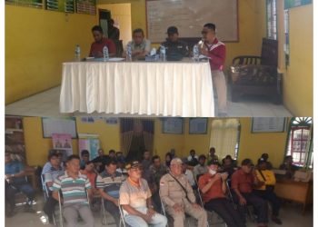 metrodeli/istimewa DIALOG : Ketua Satgas Nasional HMTN-MP Ilham Nasution didampingi Ketua DPD Kabupaten Asahan, Sekretaris, Bendahara dan pengurus lainnya, Kades Padang Mahondang Kecamatan Pulau Rakyat Kabupaten Asahan Parnindus Siregar, tokoh masyarakat berisalog dengan penduduk setempat langsung saat investigasi ke lokasi lahan masyarakat, Kamis 21 Agustus 2025.