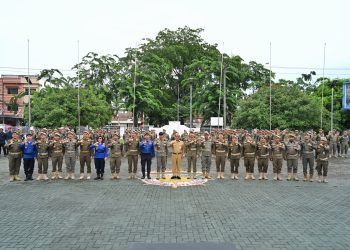 metrodeli/istimewa APEL : Sekdaprovsu Togap Simangunsong memimpin Apel Pagi di Kantor Satuan Polisi Pamong Praja (SATPOL-PP) Provinsi Sumut di Jalan Kapten Muslim Nomor 80 Medan, Senin 11 Agustus 2025.