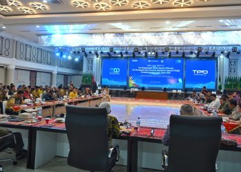 metrodeli/istimewa TPID : Wakil Gubernur Sumatera Utara (Sumut) Surya memimpin pertemuan High Level Meeting bersama Tim Pengendali Inflasi Daerah (TPID) dan Tim Percepatan dan Perluasan Digitalisasi Daerah (TP2DD) Provinsi Sumatera Utara Tahun 2025 di Aula Raja Inal Siregar Kantor Gubernur Sumut Jalan Diponegoro Nomor 30 Medan, Jumat 29 Agustus 2025.