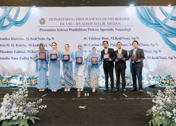 metrodeli/alhafiz BERFOTO: Delapan dokter yang dilantik antara lain dr. Yunika Khairani, M.Ked(Neu), Sp.N; dr. Avie Hanindya Rambe, M.Ked(Neu), Sp.N; dr. Theodore Gabriel, M.Ked(Neu), Sp.N; dr. Amalia Noor Zafira, M.Ked(Neu), Sp.N; dr. Fakhrur Rozi, M.Ked(Neu), Sp.N; dr. Carina Shelia Puspitasari, M.Ked(Neu), Sp.N; dr. Diko Hamonangan Saragih, M.Ked(Neu), Sp.N; dr. Monica Juliyanti Nancy T, M.Ked(Neu), Sp.N berfoto bersama di Tiara Convention Center, Selasa 2 September 2025.