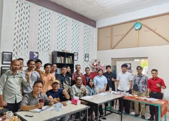 metrodeli/istimewa ZOOM MEETING : Ketua BPN PBHI Julius Ibrani melalui zoom meeting menjelang Konperensi Pers JKMS Sumut digelar di Sekretariat PBHI Wilayah Sumut), Jalan Jamin Ginting, Padang Bulan, Medan, Senin 15 September 2025.