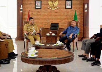 metrodeli/istimewa  AUDIENSI: Gubernur Sumatera Utara (Sumut) Bobby Nasution menerima audiensi Ketua PWI) Sumut di Anjungan Lantai 9 Kantor Gubernur Sumut Jalan Diponegoro Kota Medan, Selasa 16 September 2025.