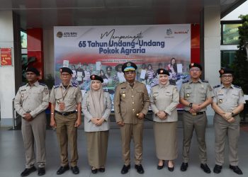 metrodeli/istimewa HANTARU : Kakanwil Kementerian ATR/BPN Provinsi Sumut, Sri Pranoto (tengah) bersama jajaran saat upacara peringatan Hantaru 2025 di Medan, Rabu 24 September 2025.