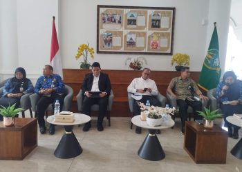 metrodeli/istimewa KONFERENSI PERS : Gubsu melalui sejumlah Organisasi Perangkat Daerah Provinsi Sumut Kepala Badan Perencanaan Pembangunan Penelitian dan Pengembangan Sumut Dikky Anugerah, Kepala Dinas Kesehatan Faisal Hasrimi, Kepala Badan Keuangan dan Aset Daerah (BKAD) Timur Tumanggor, dan Dirut RSU Haji Medan Sri Suryani melaksanakan Konferensi Pers di Anjungan Dekranasda Kantor Gubernur Sumut Jalan Diponegoro Kota Medan, Rabu 17 September 2025.
