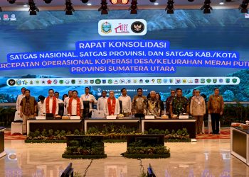 metrodeli/istimewa RAKOR SATGASNAS: Wakil Gubernur Sumatera Utara (Sumut) Surya bersama Ketua Satgas Nasional Koperasi Desa/Kelurahan Merah Putih (KDMP) Zulkifli Hasan, Wakil Menteri Dalam Negeri Bima Arya, serta Kepala Bappenas Arief Prasetyo Adi dan jajaran Kementerian Koordinator Bidang Pangan saat Rapat Konsolidasi Satgas Nasional, Satgas Provinsi dan Satgas Kabupaten/Kota Koperasi Desa/Kelurahan di Aula Raja Inal Siregar, Kantor Gubernur Sumut, Jalan Diponegoro Nomor 30, Medan, Kamis 18 September 2025.
