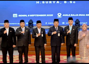 metrodeli/istimewa LANTIK : Wagubsu HM Surya melantik dan melakukan pengambilan sumpah jabatan pimpinan tinggi Pratama dan Administrator pada lingkungan Pemerintah Provinsi Sumut di Aula Raja Inal Siregar Lantai 2 Kantor Gubernur Sumut Jalan Diponegoro Kota Medan, Senin 8 September 2025.