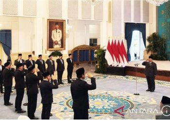 metrodeli/istimewa LANTIK: Presiden Prabowo Subianto (kanan) saat melantik lima menteri baru di Kabinet Merah Putih, bertempat di Istana Negara, Jakarta, Senin (8 September 2025). ANTARA/Andi Firdaus/aa.
