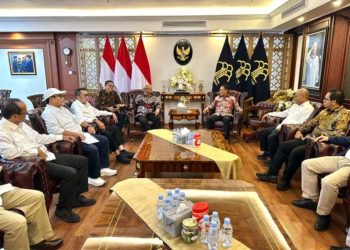 metrodeli/istimewa BUKA BLOKIR: Pengurus PWI Pusat dipimpin ketuanya Akhmad Munir menghadap Menteri Hukum Supratman Andi Agtas, selanjutnya blokir administrasi dibuka.