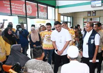 metrodeli/istimewa KUNJUNGI RSUD : Gubernur Sumatera Utara Muhammad Bobby Afif Nasution didampingi Bupati Labura Hendriyanto Sitorus melakukan kunjungan ke RSUD Aek Kanopan Kabupaten Labura, Kamis 25 September 2025.