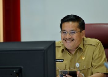 metrodeli/istimewa RAKOR: Sekdaprovsu Togap Simangunsong menghadiri Rapat Koordinasi (Rakor) Situasi Terkini dan Pengendalian Inflasi tahun 2025, dengan Kementerian Dalam Negeri secara daring melalui aplikasi Zoom di Ruang Sumut Smart Province Lantai 6 Kantor Gubernur Sumut Jalan Diponegoro Kota Medan, Selasa 2 September 2025.