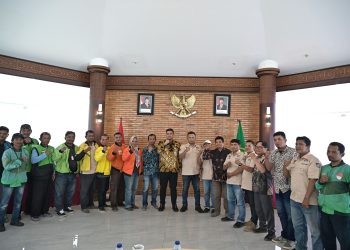 metrodeli/istimewa ASPIRASI: Gubsu M Bobby Afif Nasution, di dampingi OPD menerima aspirasi GODAMS bersama SDM di Anjungan Lantai 9 Kantor Gubernur Sumut, Jalan Pangeran Diponegoro Nomor 30 Medan, Jumat 3 Oktober 2025.