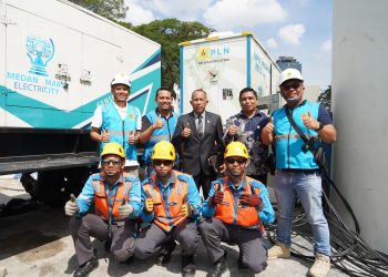 metrodeli/istimewa SUKSES : Senior Manager Perencanaan PLN UID Sumatera Utara Efi Ziarman didampingi Manajer Komunikasi dan TJSL Surya Putra Sitepu dan Manajer ULP Medan Kota Ali Azmar Ginting dan lainnya berfoto bersama usai perayaan HUT ke-80 TNI di Lapangan Merdeka Medan, Minggu 5 Oktober 2025.