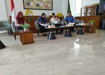 metrodeli/istimewa ISUE TANAH : Pemerintah Provinsi Sumatera Utara (Sumut) melalui Asisten Pemerintahan dan Kesejahteraan Rakyat dan Biro Pemerintahan dan Otonomi Daerah Setdaprov Sumut melakukan Konferensi Pers terkait Mengurai Isu Pertanahan di Sumatera Utara di Lobby Dekranasda Lantai 1 Kantor Gubernur Sumut Jalan Diponengoro Nomor 30 Medan, Jumat 17 Oktober 2025.