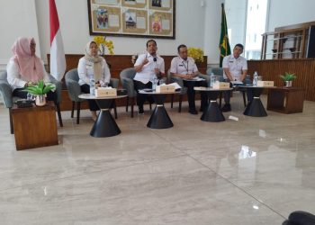 metrodeli/alhafiz KONFERENSI PERS: Kepala Biro Organisasi Setda Provsu Dedi Jaminsyah Putra Harahap didampingi Kabag kelembagaan Samuel Simangunsong, Kabag Reformasi Birokrasi dan Akuntabilitas Kinerja Endang dan Kabag Tata Laksana Mukhlis saat Konferensi Pers bertemakan "Menata Organisasi Pemerintah Daerah Untuk Efektivitas dan Kinerja yang Optimal" dianjungan Dekranasda Kantor Gubsu, Rabu 22 Oktober 2025.