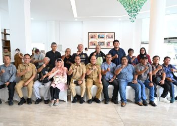metrodeli/istimewa DPRD MENDENGAR : Pemerintah Provinsi Sumatera Utara (Sumut) melalui Sekretariat Dewan (Setwan) DPRD Sumut melakukan Konferensi Pers terkait "DPRD Sumut Mendengar: Aspirasi Rakyat, Kebijakan Berdampak" yang difasilitasi Dinas Kominfo Sumut di Lobby Dekranasda Lantai 1 Kantor Gubernur Sumut Jalan Diponengoro Nomor 30 Medan, Senin 20 Oktober 2025.