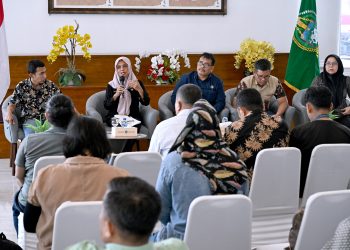 metrodeli/istimewa KONFERENSI PERS: Sekretaris Dinas Perhubungan Sumut Rochani Litiloly alias Ani Ambon saat Konferensi Pers terkait Kendaraan Over Dimension Over Load (ODOL) di Anjungan Dekranasda Sumut, lantai 1 Kantor Gubernur Sumut, Jalan Diponegoro No. 30, Medan, Jumat 3 Oktober 2025.