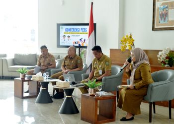 metrodeli/istimewa Pemerintah Provinsi Sumatera Utara (Sumut) melalui Dinas Penanaman Modal dan Pelayanan Terpadu Satu Pintu Provinsi Sumut melakukan Konferensi Pers terkait Sinegi Ekonomi dan Investasi Sumatera Utara (SEMESTA) di Lobby Dekranasda Lantai 1 Kantor Gubernur Sumut Jalan Diponengoro Kota Medan, Senin 29 September 2025.