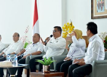 metrodeli/istimewa KONFERENSI PERS : Pemerintah Provinsi Sumatera Utara (Sumut) melalui Badan Penanggulangan Bencana Daerah (BPBD) Provinsi Sumut melakukan Konferensi Pers terkait Kesiap siagaan bencana berbasis komunitas. Kegiatan yang difasilitasi Dinas Kominfo Sumut ini berlangsung di Lobby Dekranasda Lantai 1 Kantor Gubernur Sumut Jalan Diponengoro Kota Medan, Rabu 8 Oktober 2025.