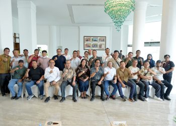 metrodeli/alhafiz KONFERENSI PERS: Pemerintah Provinsi Sumatera Utara (Sumut) melalui Dinas Komunikasi dan Informatika Provinsi Sumut melakukan Konferensi Pers terkait Digitalisasi Pelayanan Publik "Cepat, Responsif, Handal dan Solutif" (CERDAS) di Lobby Dekranasda Lantai 1 Kantor Gubernur Sumut Jalan Diponengoro Kota Medan, Kamis 9 Oktober 2025.