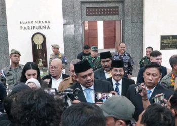 metrodeli/istimewa DOORSTOP : Gubernur Sumut M Bobby Nasution menjawab doorstop wartawan usai menghadiri Rapat Paripurna DPRD Sumut di Gedung Dewan, Jalan Imam Bonjol Nomor 5, Medan, Senin 29 September 2025.
