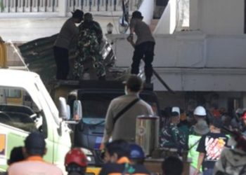metrodeli/istimewa Korban tewas imbas gedung Pondok Pesantren atau Ponpes Al Khoziny, Buduran, Sidoarjo, Jawa Timur, yang runtuh bertambah menjadi 37 orang per Minggu 5 Oktober 2025 pagi. (Foto: ANTARA FOTO/Umarul Faruq)