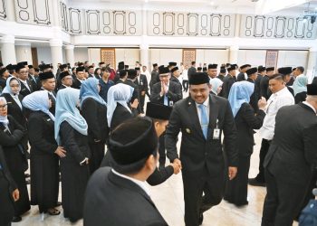 metrodeli/istimewa LANTIK : Gubernur Sumatera Utara (Sumut) Bobby Nasution melantik Pejabat Administrator dan Pejabat Pengawas di Lingkungan Pemerintah Provinsi Sumut, di Aula Raja Inal Siregar Kantor Gubernur Sumut Jalan Diponegoro Nomor 30 Medan, Rabu 8 Oktober 2025.