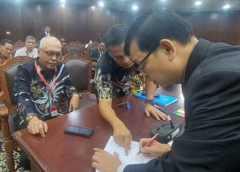 metrodeli/istimewa Ketua Umum PWI Pusat Akhmad Munir hadir sebagai pihak terkait dalam sidang lanjutan uji materi Pasal 8 UU Pers di Mahkamah Konstitusi (MK), Jakarta, Selasa 21 Oktober 2025. Foto: Humas PWI Pusat