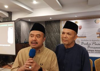 metrodeli/istimewa Ketua PWI Sumut, H Farianda Putra Sinik, didampingi Sekretaris SR Hamonangan Panggabean