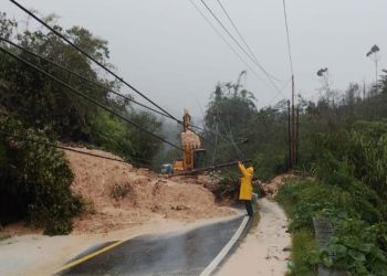 metrodeli/istimewa TERDAMPAK : Infrastruktur PLN terdampak longsor di Taput dan sekitarnya, Selasa 25 November 2025.