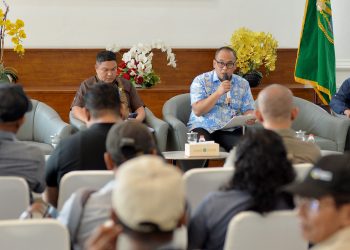 metrodeli/istimewa KONFERENSI PERS: Pemerintah Provinsi Sumatera Utara (Sumut) melalui Dinas Pekerjaan Umum dan Perumahan Rakyat Provinsi Sumut melakukan Konferensi Pers terkait Progres Pembangunan Infrastruktur berkelanjutan di Provinsi Sumatera Utara (Program Instansi). Kegiatan yang difasilitasi Dinas Kominfo Sumut ini berlangsung di Lobby Dekranasda Lantai 1 Kantor Gubernur Sumut Jalan Diponengoro Kota Medan, Kamis 13 November 2025.