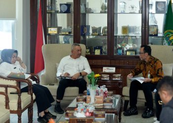 metrodeli/istimewa KUNJUNGAN: Pj Sekdaprovsu Sulaiman Harahap menerima kunjungan Pimpinan Kantor Wilayah BPJS Ketenagakerjaan Sumbagut (Sumut-Aceh) di Ruang Kerja Lantai 9 Kantor Gubernur Sumut Jalan Diponegoro Kota Medan, Rabu 26 November 2025.