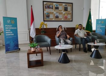 metrodeli/alhafiz TEMUPERS : Kadis Kominfo Sumut Erwin Hotmansyah Harahap melalui Kabid Porman Mahulae memandu temupers yang disampaikan Kadis Kesehatan Sumut melalui Sekdis Hamid Rijal Lubis di Aula Dekranasda Lantai I Pemprovsu, Jumat 5 Desember 2025.