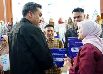 metrodeli/istimewa TEGASKAN : Menteri UMKM, Maman Abdurrahman bersama Direktur Keuangan & TI Bank Sumut Arieta Aryanti, Kamis 4 Desember Maman menegaskan pemerintah segera membahas nasib pelaku UMKM yang terdampak bencana alam banjir, banjir bandang, dan tanah longsor di Sumatera.
