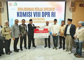 metrodeli/istimewa KUNJUNGAN KERJA : Wakil Gubernur Sumatera Utara (Sumut) Surya menerima kunjungan kerja Komisi VIII Anggota DPR-RI dalam rangka Pengawasan Penanggulangan Bencana di Provinsi Sumatera Utara di Ruang Rapat I Lantai II Kantor Gubernur Sumut Jalan Diponegoro Nomor 30 Medan, Sabtu 6 Desember 2025.