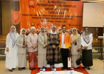 metrodeli/istimewa KONGRES : Ketua PIII Perwakilan Sumut Halimah Lubis,SE (Paling kiri)dan Sekretaris PIII Perwakilan Sumut Dr Affila, SH, Mhum(Paling kanan berkaca mata), Ketua Wilayah PII Bali dan Ketua Umum Pengurus Pusat PIII Ir.Anggraini Purnami,M.M pada Kongres PIII ke XII di Hotel Made,Kabupaten Badung ,Bali Jumat 29 November sampai 1 Desember 2025.