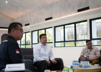 metrodeli/istimewa RAKOR PENDATAAN : Gubsu Muhammad Bobby Afif Nasution mengikuti Rakor Pendataan Pascabencana secara virtual dengan Kemendagri dari kediaman pribadinya, Komplek Tasbih Medan, Selasa 6 Januari 2026.