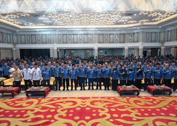 metrodeli/istimewa SK PENUGASAN: Gubernur Sumut M Bobby Afif Nasution menyerahkan Surat Keputusan Penugasan kepada 248 Kepala Sekolah untuk jenjang pendidikan SMA, SMK, SLB Negeri se Provinsi Sumatera Utara di Aula Raja Inal Siregar, lantai 2 Kantor Gubernur Sumut, Jalan Diponegoro Nomor 30, Medan, Senin 19 Januari 2026.