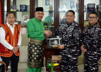 metrodeli/istimewa KUNJUNGAN: Pj. Sekretaris Daerah Provinsi Sumatera Utara (Sumut) Sulaiman Harahap menerima kunjungan Panitia Pelaksana Pelayaran ASEAN Plus Cadet Sail (APCS) 2026 di Ruang kerja Lantai 9 Kantor Gubernur Sumut Jalan Diponegoro Kota Medan, Kamis 22 Januari 2026. APCS yang akan berlangsung pada April mendatang merupakan pelayaran persahabatan maritim internasional yang diadakan oleh TNI Angkatan Laut dan diikuti oleh 46 Negara.