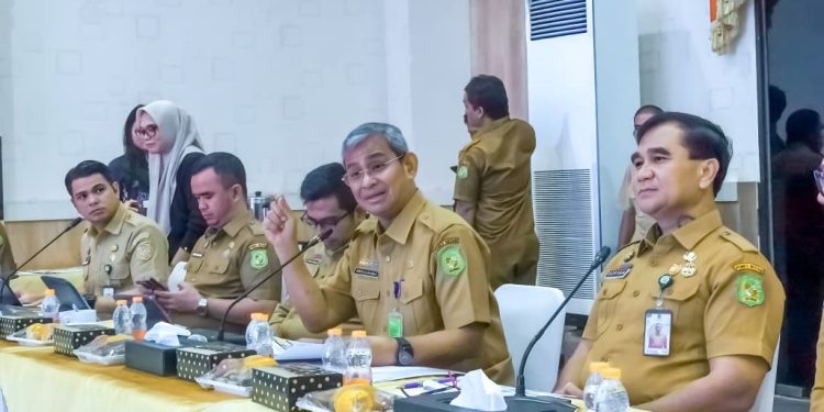 metrodeli/istimewa 
Walikota Medan Rico Tri Putra Bayu Waas diwakili Sekretaris Daerah (Sekda) Kota Medan, Wiriya Alrahman memimpin langsung Rapat Persiapan Gabungan di Balai Kota, Senin 4 Mei 2026.