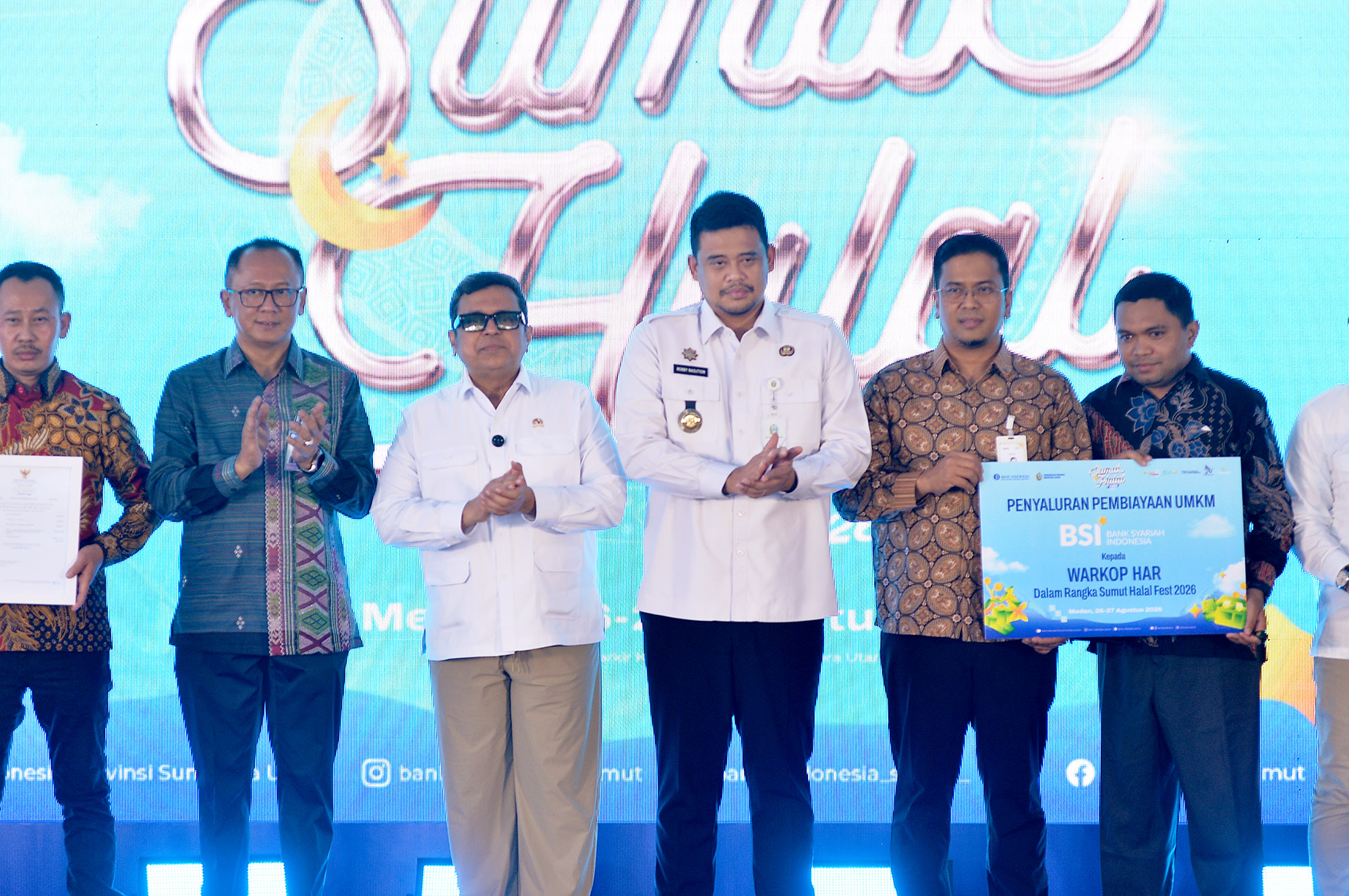 metrodeli/istimewa BUKA : Gubsu M Bobby Nasution membuka Sumut Halal Fest Tahun 2026 di Halaman Parkir Belakang Kantor Gubernur Sumut, Rabu 26 Agustus 2026. Kegiatan ini merupakan kolaborasi antara Dinas Koperasi dan UMKM Provinsi Sumut dan Kantor Perwakilan Bank Indonesia Provinsi Sumut.