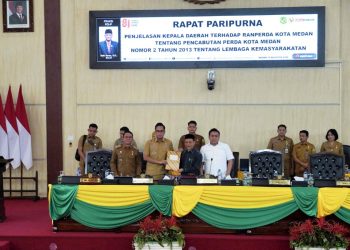 metrodeli/istimewa RANPERDA: Walikota Medan Rico Tri Putra Bayu Waas, mendorong Rancangan Peraturan Daerah (Ranperda) tentang Pencabutan Perda Nomor 2 Tahun 2013 tentang Lembaga Kemasyarakatan dalam Rapat Paripurna DPRD Kota Medan yang berlangsung di Gedung DPRD kota Medan, Senin 10 Agustus 2026.