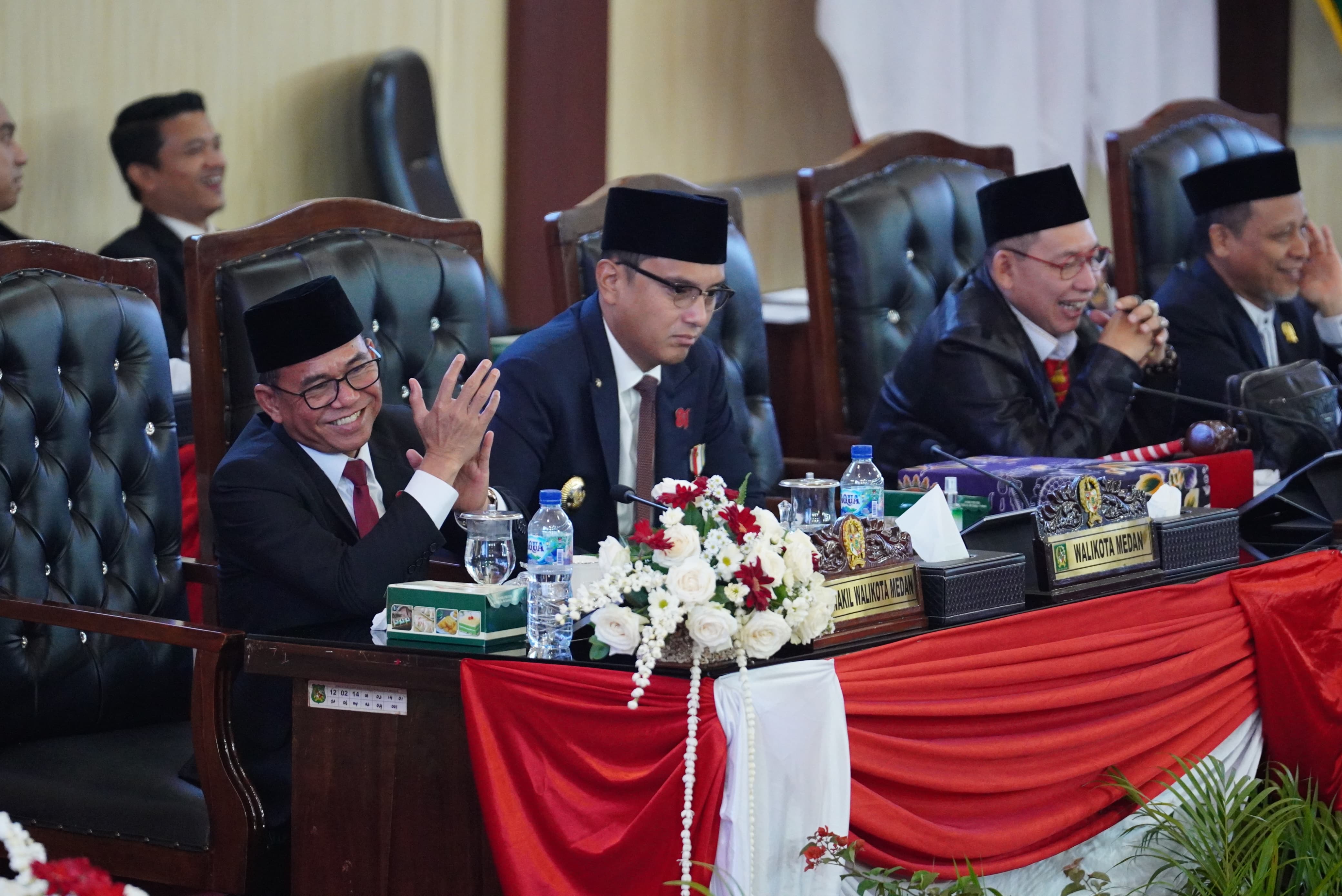 metrodeli/istimewa RAPAT PARIPURNA: Walikota Medan Rico Tri Putra Bayu Waas bersama Wakil Walikota Medan H Zakiyuddin Harahap menghadiri Rapat Paripurna DPRD Kota Medan dalam rangka menyaksikan siaran langsung Sidang Tahunan MPR RI serta Sidang Bersama DPR RI dan DPD RI, Jumat 14 Agustus 2026.