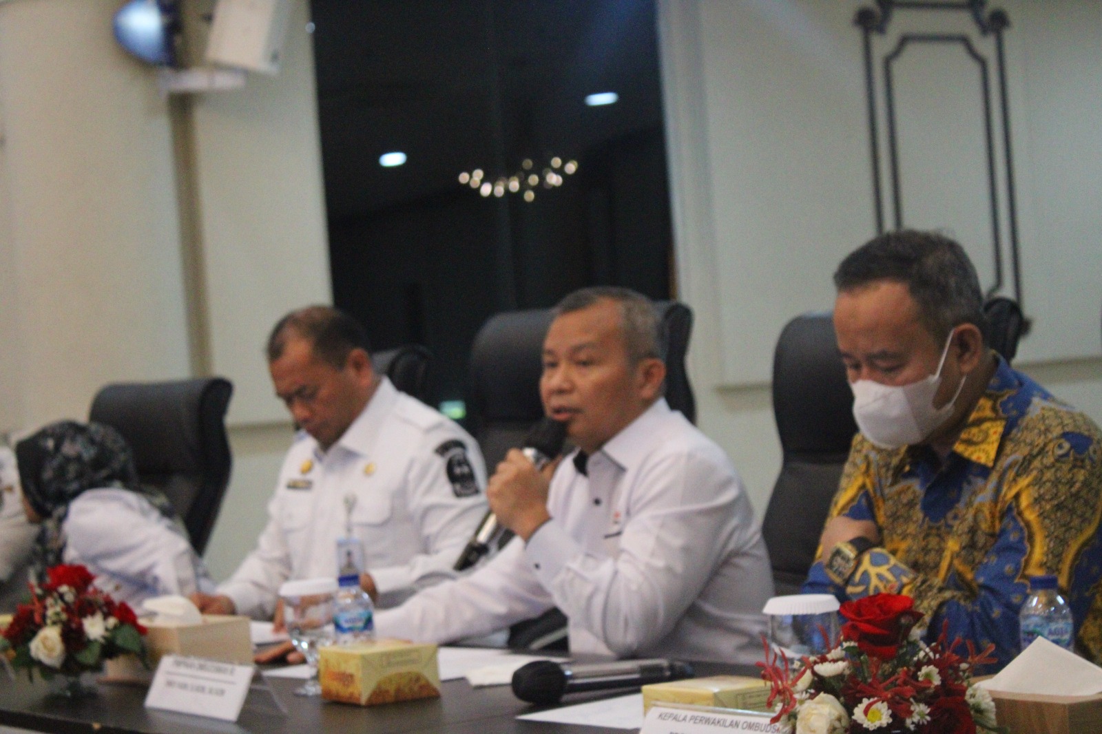 metrodeli/istimewa RAKORWAS : Anggota Ombudsman-RI Fikri Yasin dan Syafrida Rachmawati Rasahan didampingi Kepala Perwakilan Sumut Herdensi Adnin dalam Rakorwas Pelaksanaan Program Makan Bergizi Gratis (MBG) di Aula Raja Inal Siregar, Rabu, 19 Agustus 2026.