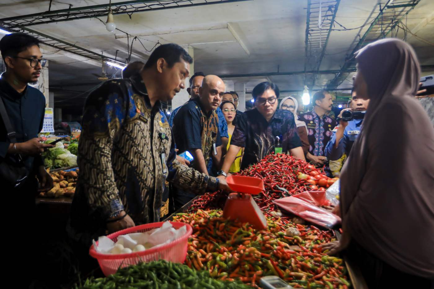 metrodeli/istimewa INSPEKSI MENDADAK : Pemko Medan melakukan inspeksi mendadak (sidak) ke pasar untuk mengecek langsung kondisi harga dan ketersediaan bahan pangan, khususnya ayam yang mengalami kenaikan, Kamis 27 Agustus 2026.