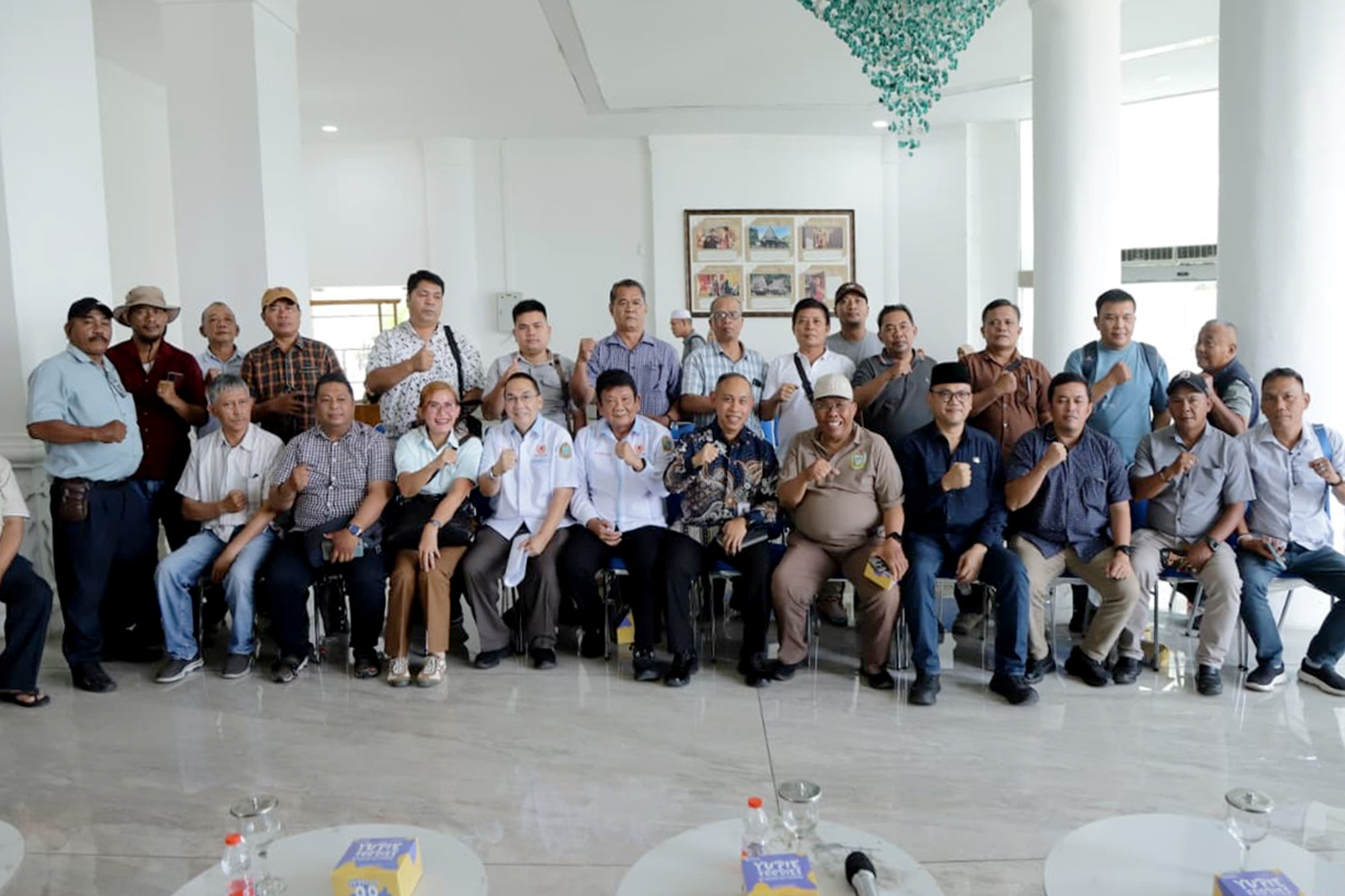 metrodeli/istimewa KONFERENSI PERS : Kadispora Sumut Mahfullah Daulay bersama Ketua KONI Sumut Hatunggal memaparkannprogram kerjanya dalam Konferensi Pers terkait industri olahraga sebagai Badan Layanan Umum Daerah (BLUD) yang difasilitasi Dinas Kominfo Sumut ini berlangsung di Lobby Dekranasda Lantai 1 Kantor Gubernur Sumut Jalan Diponengoro Kota Medan, Rabu 27 Agustus 2026.