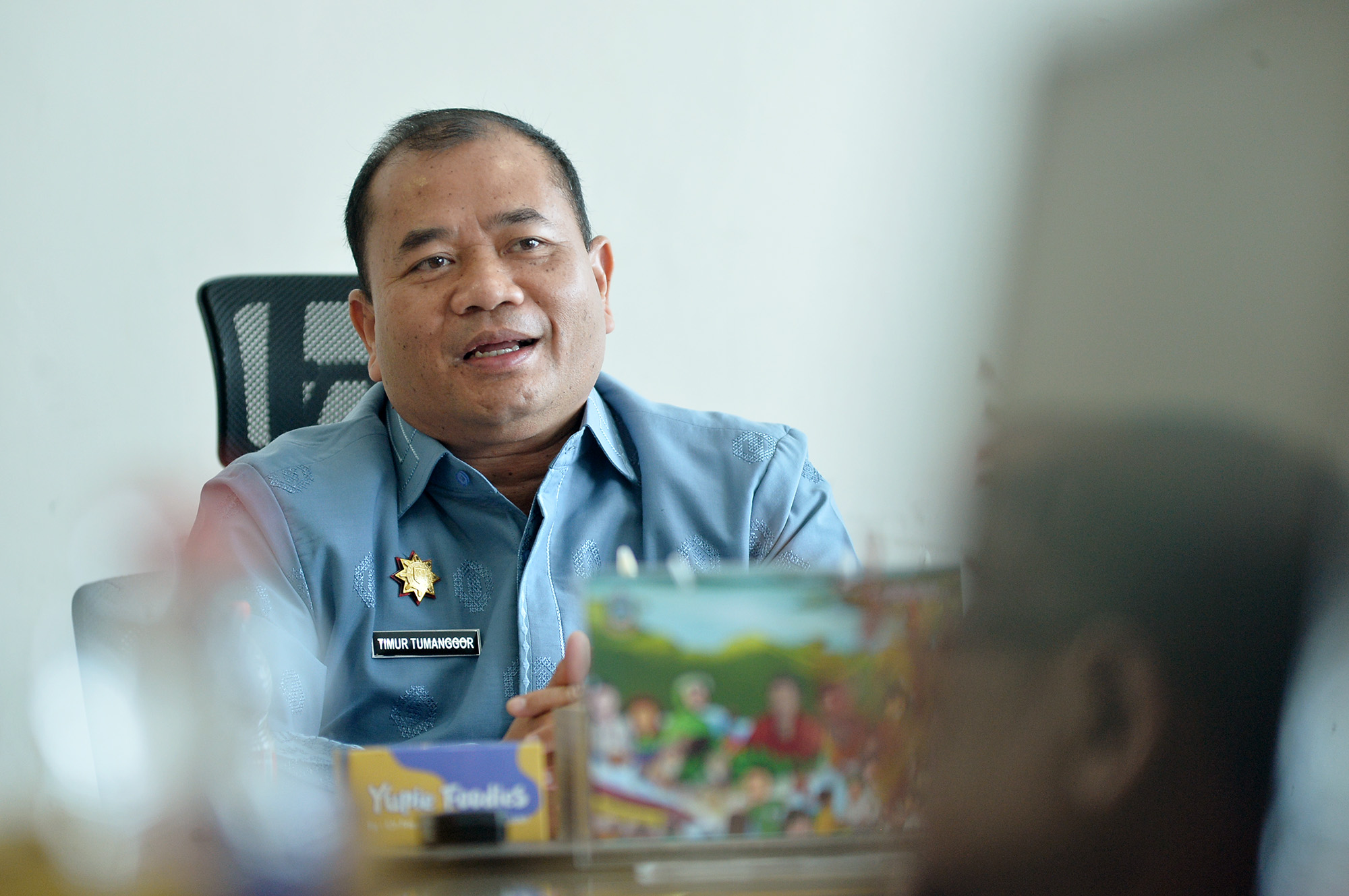 metrodeli/istimewa RAPAT: Pj Sekretaris Daerah Provinsi Sumatera Utara (Sumut) Timur Tumanggor memimpin Rapat Program Kampung Kreatif Sumut Berkah di ruang rapat Lantai 9 Kantor Gubernur Sumut Jalan Diponegoro Kota Medan, Jumat (21/8). Program ini bertujuan untuk membangun desa, menggerakkan ekonomi lokal, serta melahirkan kampung percontohan berbasis potensi dan produk unggulan daerah.