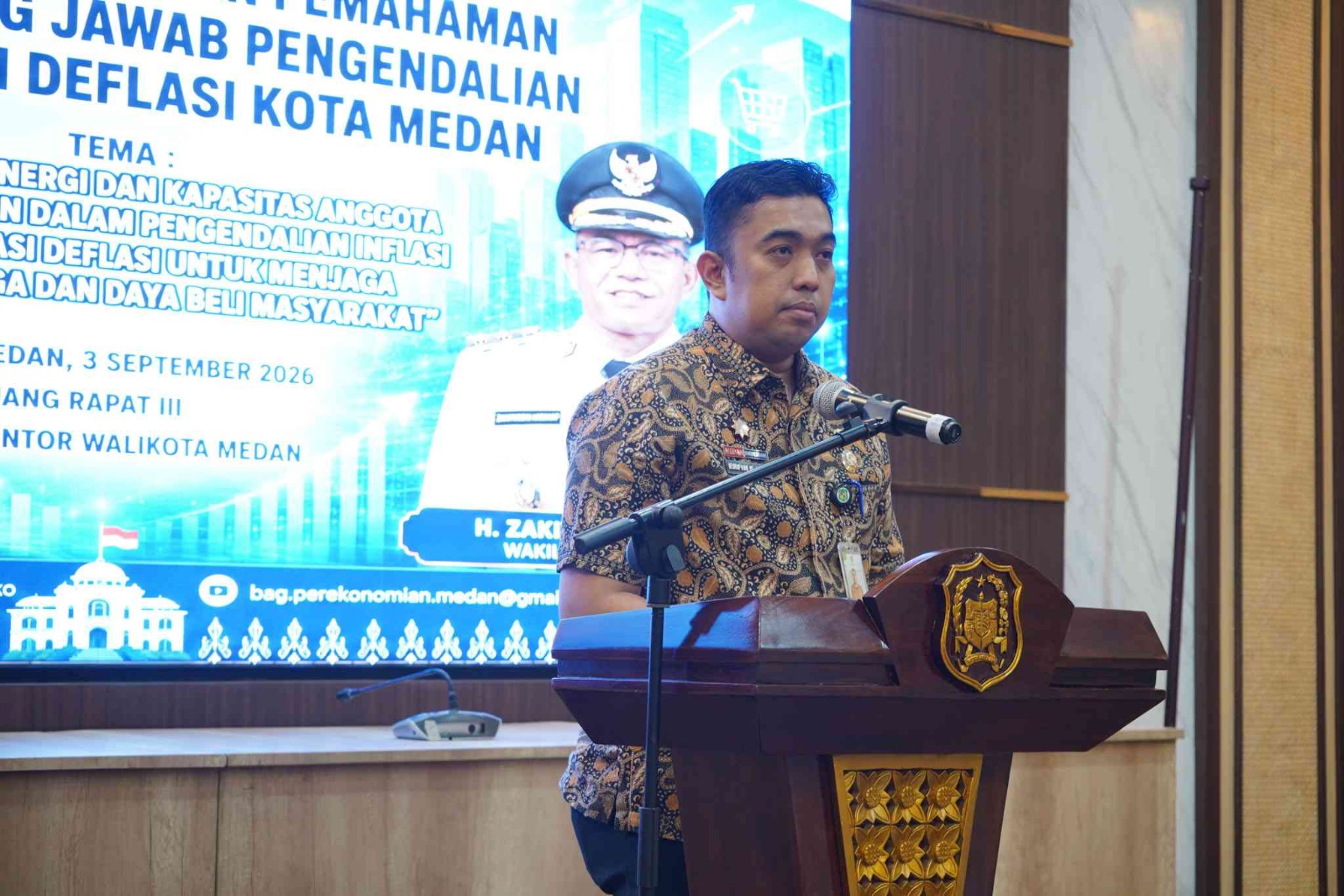 metrodeli/istimewa PEMBUKAAN: Pj. Sekda Medan Erfin Fahrurrazi saat membuka kegiatan Capacity Building Anggota TPID Kota Medan untuk Meningkatkan Pemahaman dan Tanggung Jawab dalam Pengendalian Inflasi dan Deflasi Kota Medan, Kamis 3 September 2026 di Ruang Rapat III Kantor Walikota Medan.